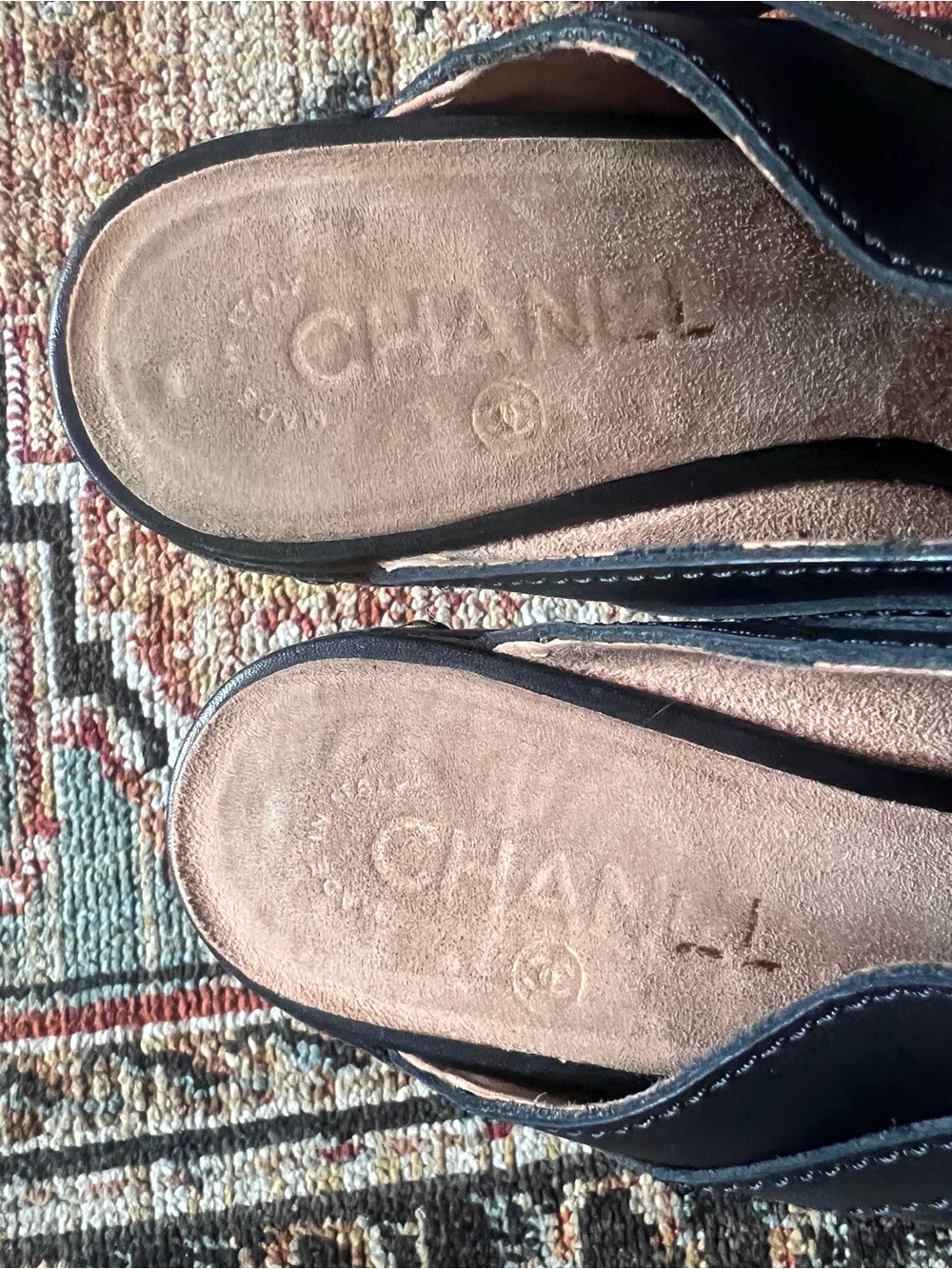 Chanel - Picture 3 of 12
